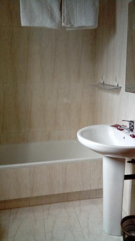 Pension Residencia Buenos Aires Vigo Esterno foto