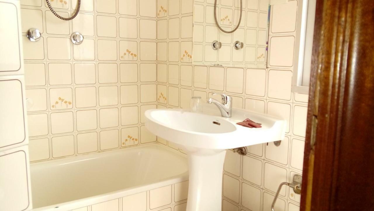 Pension Residencia Buenos Aires Vigo Esterno foto